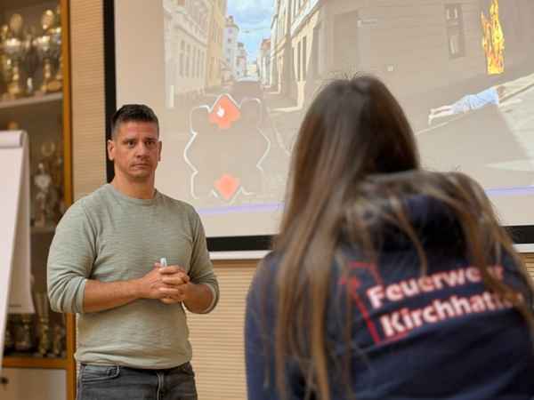 FW-OLL: Richtige Entscheidungen unter Zeitdruck treffen - Führungskräfte der Kreisfeuerwehr Oldenburg nehmen an Entscheidungstraining teil