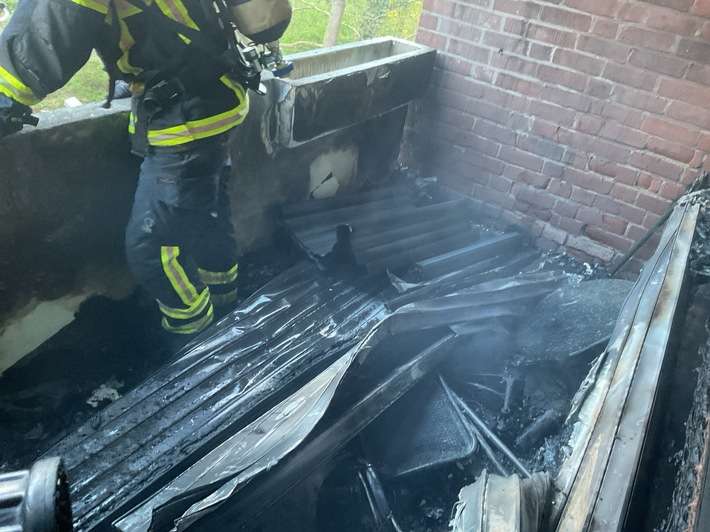 FW-DO: Feuer auf Balkon eines Mehrfamilienhauses in Dortmund-Brünninghausen