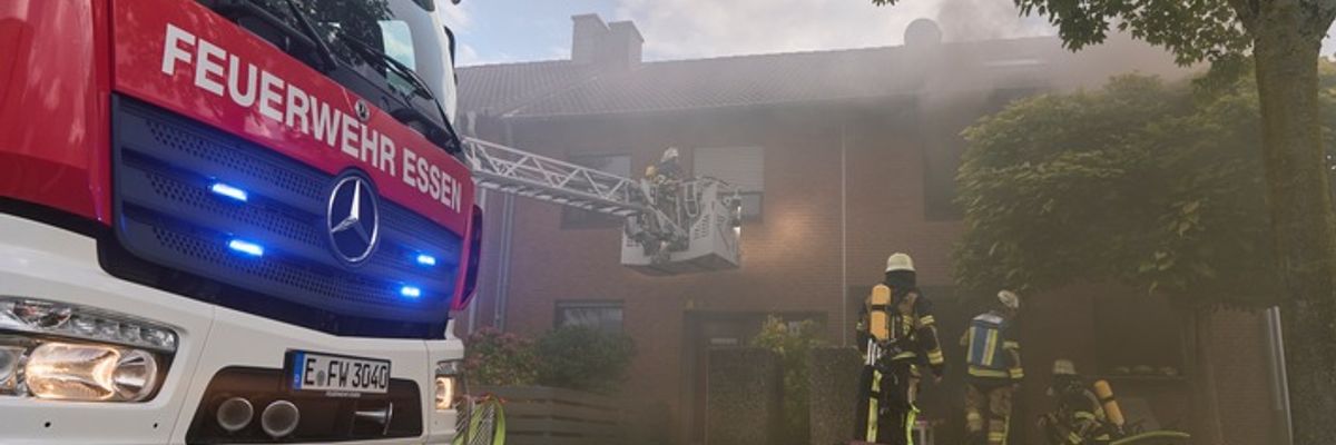 FW-E: Ausgedehnter Kellerbrand in einem Einfamilienhaus