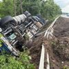 FW Moers: Verkehrsunfall mit Silo-LKW auf der A57