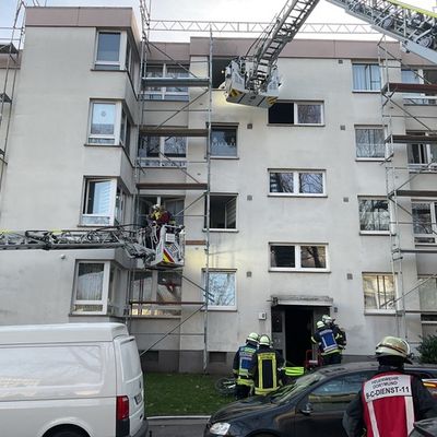 FW-DO: Feuer in Dortmund Westerfilde / Kellerbrand in einem Mehrfamilienhaus.