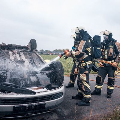 FW Hünxe: 25 Verletzte nach Busunfall - Feuerwehr Hünxe übt den Ernstfall