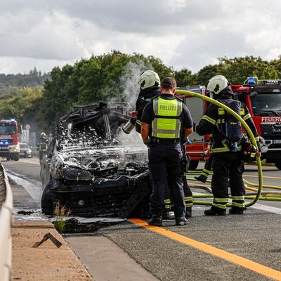 FW-MK: PKW Brand auf der Autobahn sorgt für Lange Staus