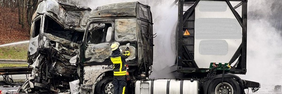 FW-GLA: Auffahrunfall auf der A2 - LKW in Vollbrand (Abschlussmeldung)
