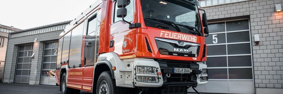 FFW Schwalmtal: Nachbarschaftliche Unterstützung bei Industriebrand in Viersen