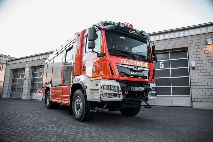 FFW Schwalmtal: Nachbarschaftliche Unterstützung bei Industriebrand in Viersen