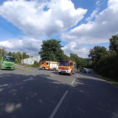 FW-EN: Schwerverletzter Radfahrer nach Verkehrsunfall - Rettungshubschrauber im Einsatz