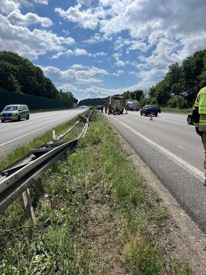 FW-EN: Feuerwehr Gevelsberg auf BAB1 im Einsatz