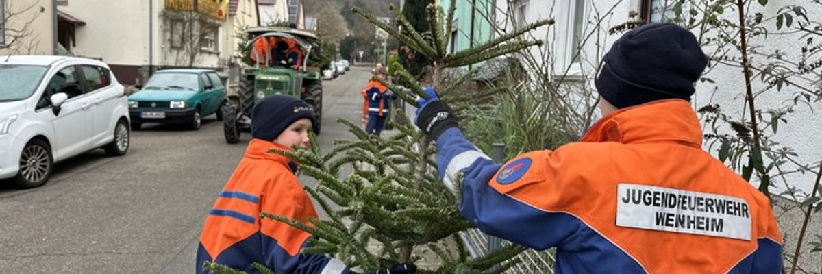FW Weinheim: Jugendfeuerwehr Weinheim sammelt wieder ausgediente Christbäume ein