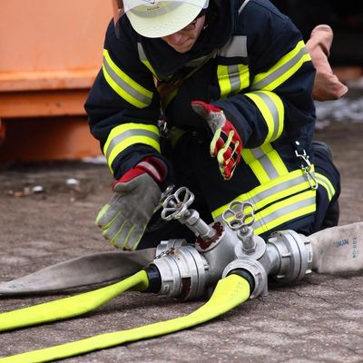 FFW Bergen: 23 neue Einsatzkräfte für die Stadtfeuerwehr Bergen - Erfolgreicher Abschluss der QS 1 Ausbildung