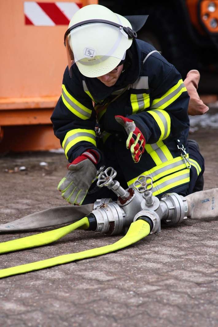 FFW Bergen: 23 neue Einsatzkräfte für die Stadtfeuerwehr Bergen - Erfolgreicher Abschluss der QS 1 Ausbildung