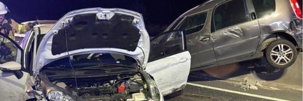 FW Frechen: Verkehrsunfall auf der A4 - Schweres Durchkommen für die Feuerweh