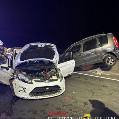 FW Frechen: Verkehrsunfall auf der A4 - Schweres Durchkommen für die Feuerweh