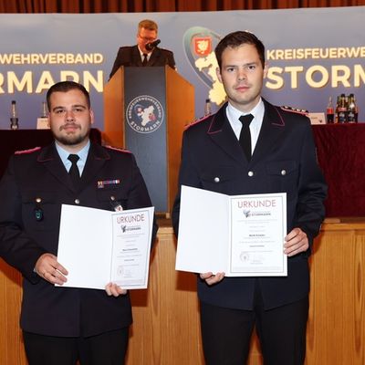 FW-Stormarn: Mitgliederversammlung: Thomas Proß von der Feuerwehr Poggensee mit dem deutschen Feuerwehr-Ehrenkreuz in Silber ausgezeichnet