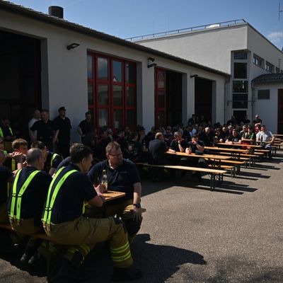 FW LK Esslingen: Groß angelegte Übung des Gemeindeverwaltungsverband Reichenbach an der Fils im Gewerbegebiet Leintel.