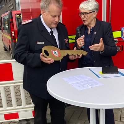 FW-PI: Schlüsselübergabe beim Erweiterungsbau der Feuerwehrtechnischen Zentrale