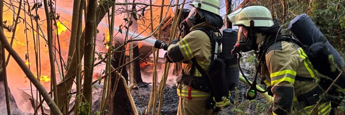 FW Bremerhaven: Gartenlaubenbrand im Fehrmoor