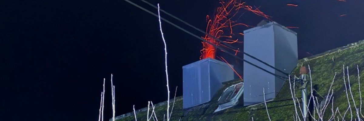FW VG Westerburg: Kaminbrand beschäftigt Feuerwehren über Stunden - Brandausbreitung verhindert