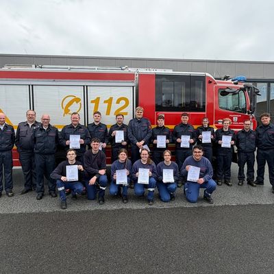 FW Dinslaken: Feuerwehr Dinslaken: Nachwuchs fit für den Einsatzdienst gemacht