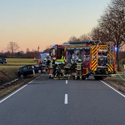 FW-SE: Schwerer Verkehrsunfall zwischen Alveslohe und Ellerau