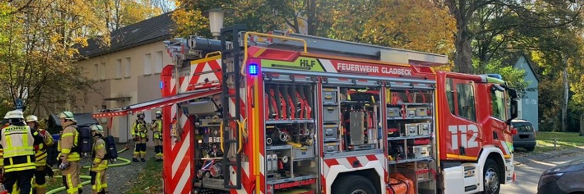 FW-GLA: Wohnungsbrand mit Menschenleben in Gefahr