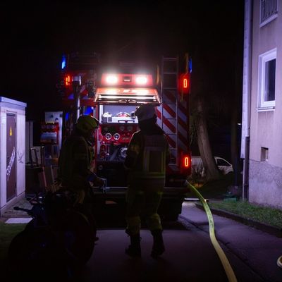 FW-MK: Brennender Balkon in der Nacht auf Mittwoch
