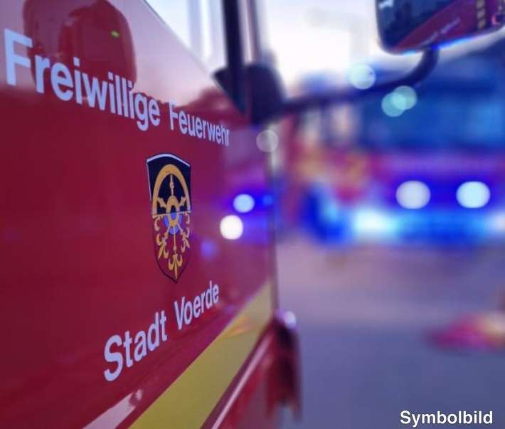 FW Voerde: Verkehrsunfall mit eingeklemmter Person