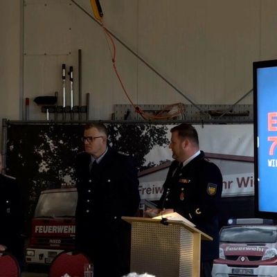 FW-AUR: Besondere Ehrung für 70 Jahre Feuerwehrmitgliedschaft