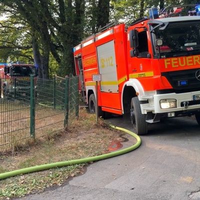 FW-MH: Flächenbrand an der Stadtgrenze