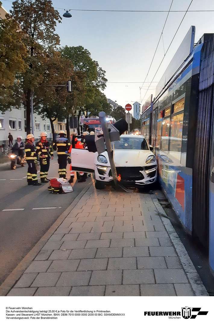 FW-M: Pkw kollidiert mit Tram (Laim)