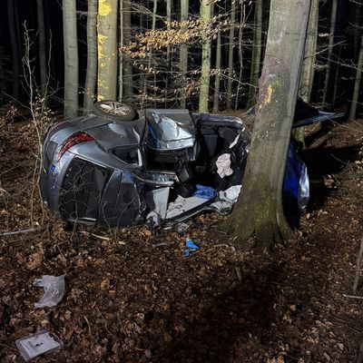 FW Wenden: Verkehrsunfall mit einer eingeklemmten Person auf der L512 im Bereich Wenden-Löffelberg