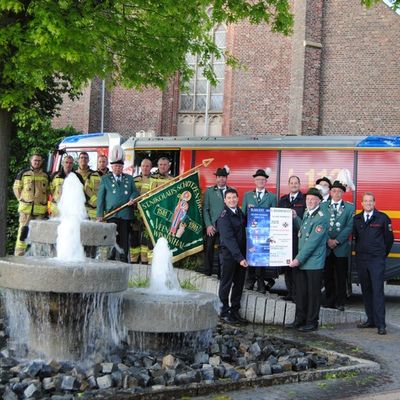 FW Alpen: Blaulicht meets Brunnenfest - 100 Jahre Feuerwehr Einheit Veen