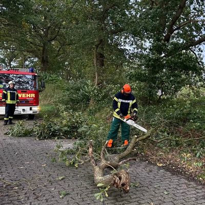 FW-AUR: Stadtfeuerwehren beseitigen diverse Unwetterschäden