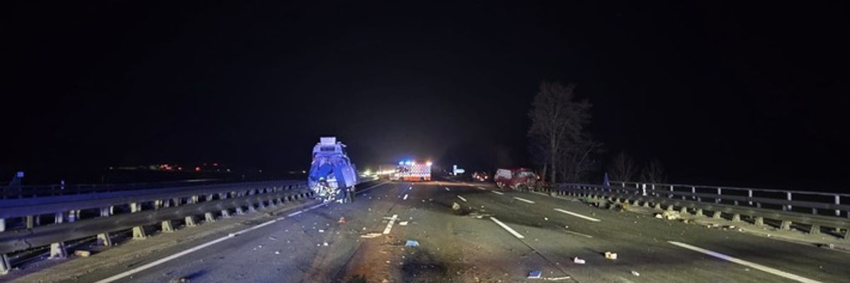 FW-ROW: Nächtlicher Feuerwehreinsatz sorgt für Vollsperrung der Autobahn A1 Höhe Grundbergsee