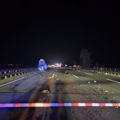 FW-ROW: Nächtlicher Feuerwehreinsatz sorgt für Vollsperrung der Autobahn A1 Höhe Grundbergsee