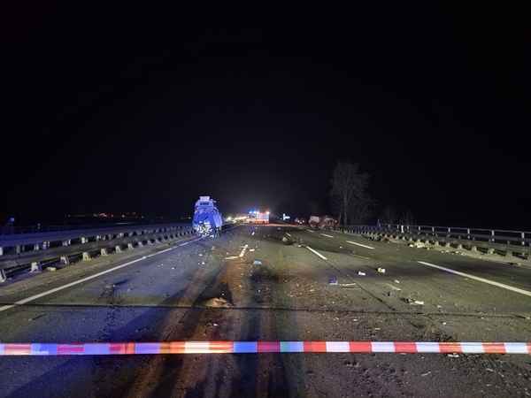 FW-ROW: Nächtlicher Feuerwehreinsatz sorgt für Vollsperrung der Autobahn A1 Höhe Grundbergsee