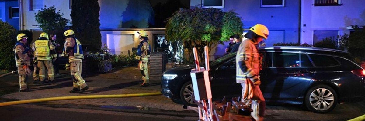 FW Pulheim: Garagenbrand in Pulheim-Brauweiler