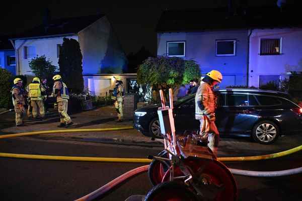 FW Pulheim: Garagenbrand in Pulheim-Brauweiler