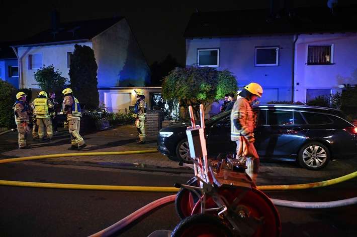 FW Pulheim: Garagenbrand in Pulheim-Brauweiler