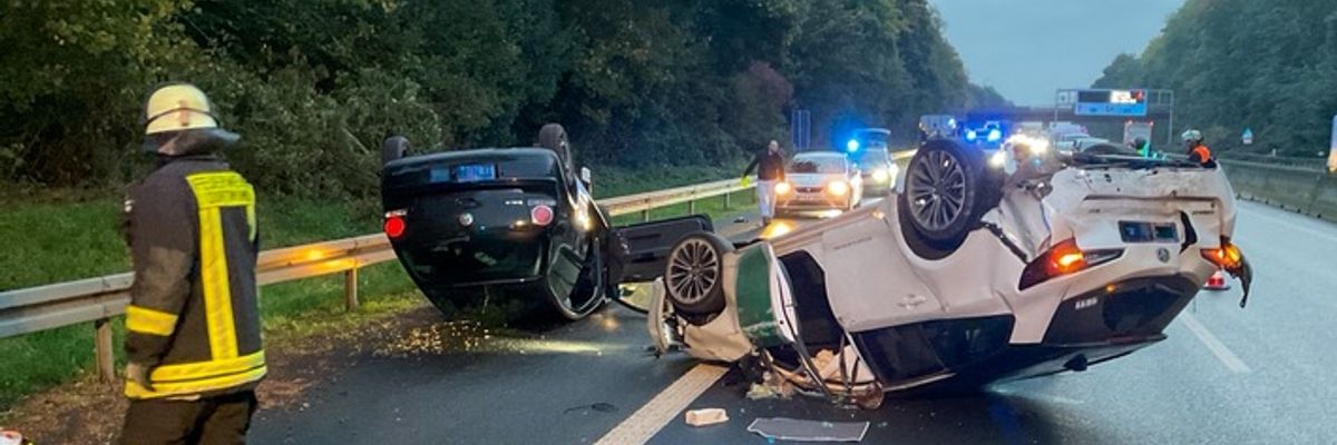 FW-DO: Verkehrsunfall auf der A42 - Zwei Fahrzeuge überschlagen, zwei Personen verletzt
