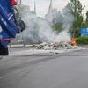 FW-MH: Brennendes Müllfahrzeug fordert die Einsatzkräfte