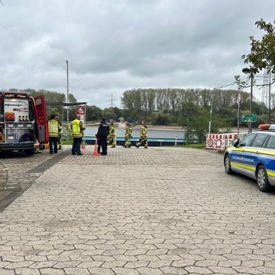 FFW Bornheim: Weltkriegsbombe am Rhein in Bornheim-Widdig gefunden - Evakuierungsmaßnahmen laufen
