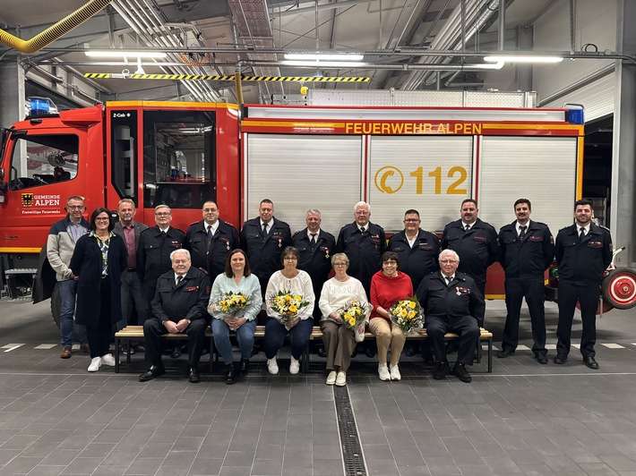 FW Alpen: 325 Jahre im Dienste der Feuerwehr Alpen