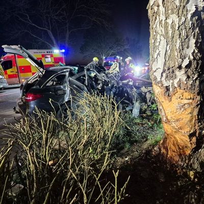 FW-SE: Schwerer Verkehrsunfall mit einem beteiligten Personenkraftwagen