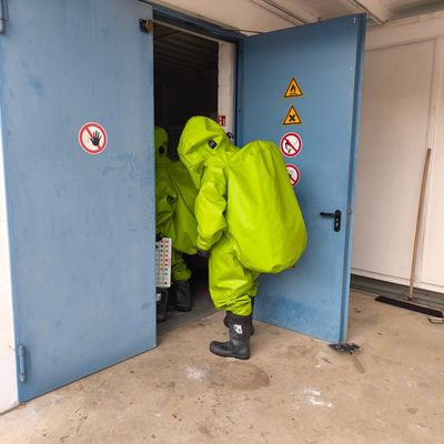 FW-AR: Übung am Wertstoffhof Obereimer: Feuerwehr trainiert den Ernstfall