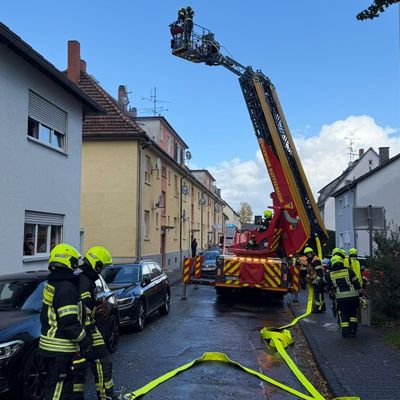Feuerwehr MTK: Brennende Matratze sorgt für starke Verrauchung in Hattersheim