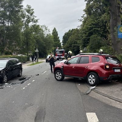 FW-AUR: Hilfeleistung nach Verkehrsunfall