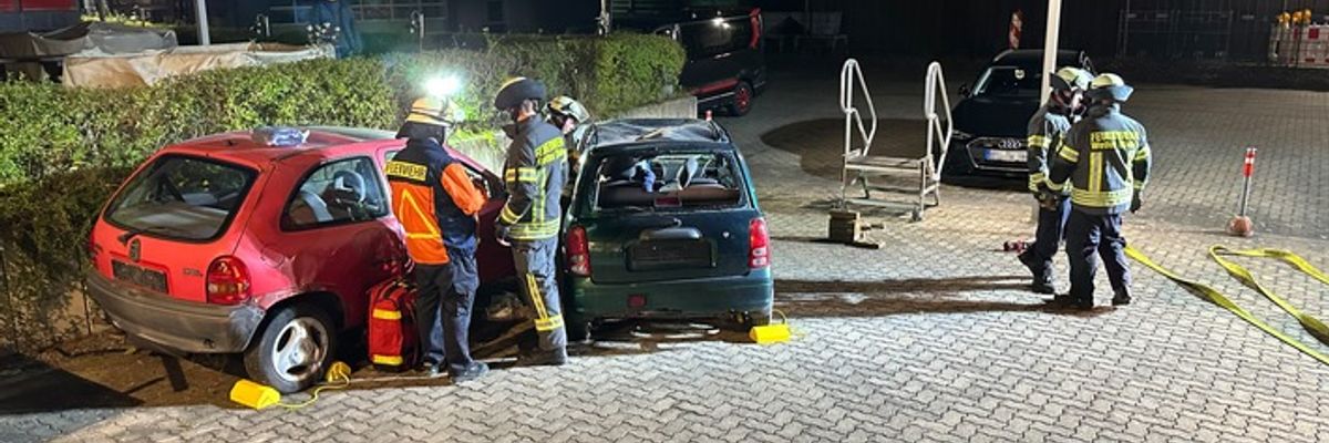 FW-EN: Übung // Technische Hilfeleistung - Verkehrsunfall