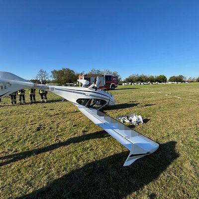 KFV Bodenseekreis: Ultraleichtflugzeug überschlägt sich