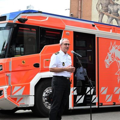 FW Stuttgart: Übergabe zweier Hybrid-Hilfeleistungslöschfahrzeuge an die Feuerwehr Stuttgart